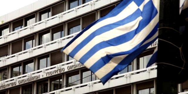‘Στενό παπούτσι’ από Κομισιόν για τις ληξιπρόθεσμες οφειλές