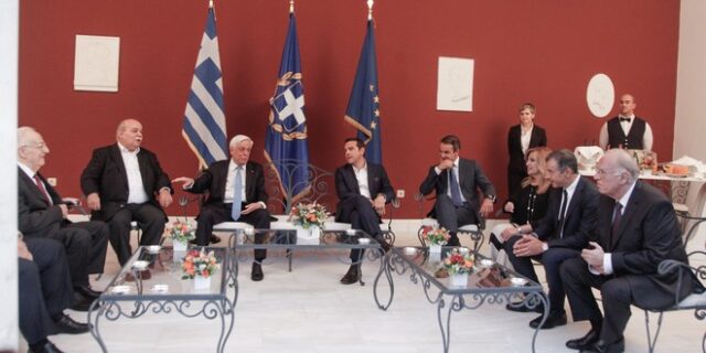 Προεδρικό Μέγαρο: Τα πηγαδάκια, τα πειράγματα και οι δηλώσεις