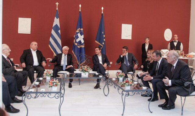Προεδρικό Μέγαρο: Τα πηγαδάκια, τα πειράγματα και οι δηλώσεις