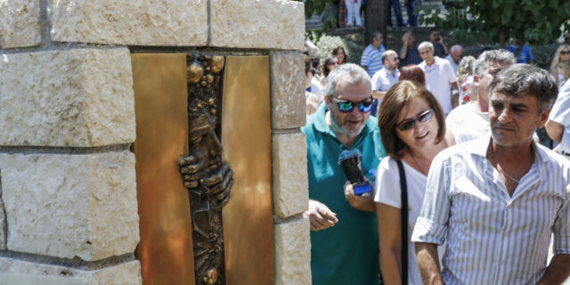 Μύδροι από ΠΟΣΠΕΡΤ για το μνημείο της ΕΡΤ