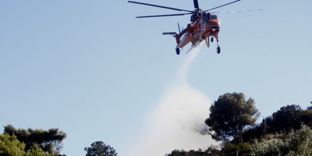 Άμεση η επέμβαση της Πυροσβεστικής σε φωτιά στο Πόρτο Ράφτη