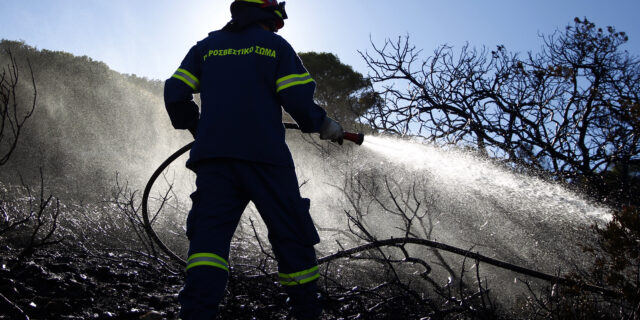 Καλύτερη η εικόνα της φωτιάς στην Ζάκυνθο. Ισχυρές δυνάμεις στο σημείο