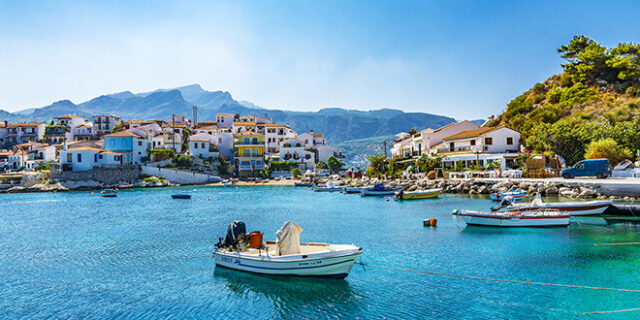 Ποια ελληνικά νησιά επιλέγουν online οι Αμερικανοί και ποια οι Τούρκοι