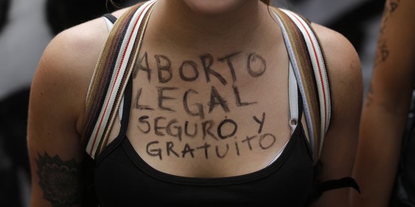 Ελ Σαλβαδόρ: “Αθώα” κρίθηκε η 21χρονη που γέννησε νεκρό μωρό και δικαζόταν για ανθρωποκτονία