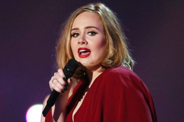 Adele: “Ο ρατσισμός υπάρχει παντού. Να είστε θυμωμένοι, αλλά να εστιάζετε!”