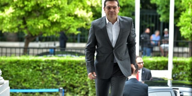 Θερινή κοινωνική αντεπίθεση από την κυβέρνηση