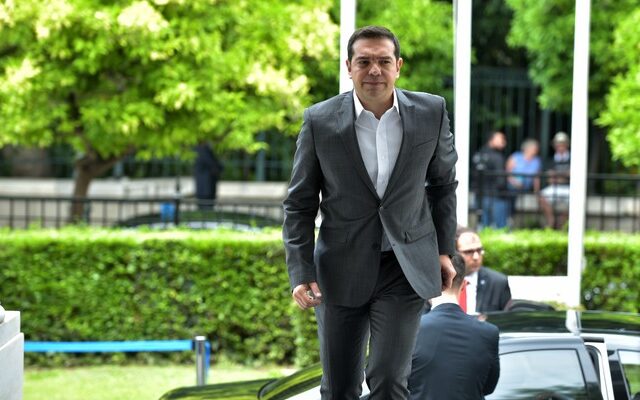 Θερινή κοινωνική αντεπίθεση από την κυβέρνηση