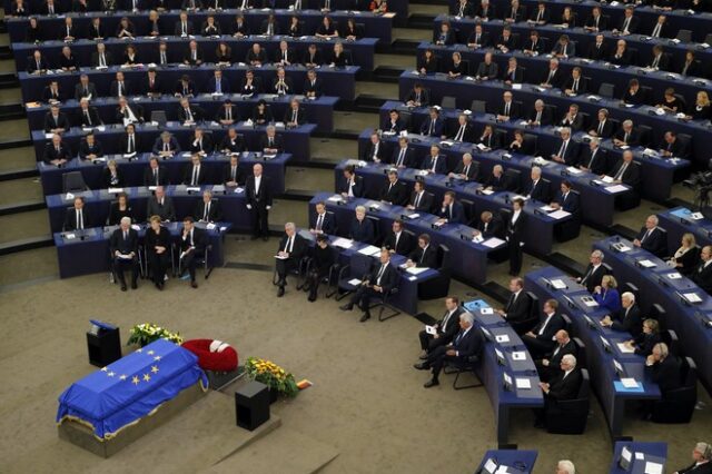 Η Ευρώπη αποτίει ύστατο φόρο τιμής στον Χέλμουτ Κόλ