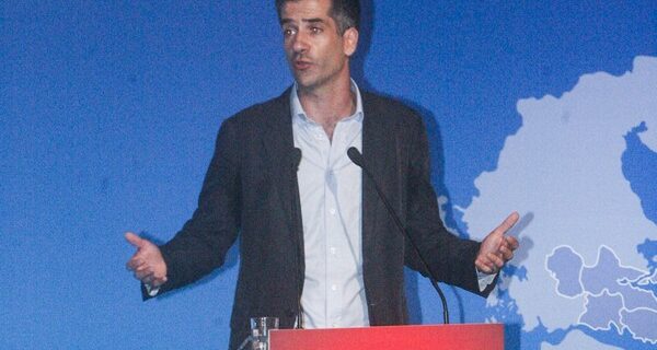 Η ΝΔ κυνηγάει την ουρά της