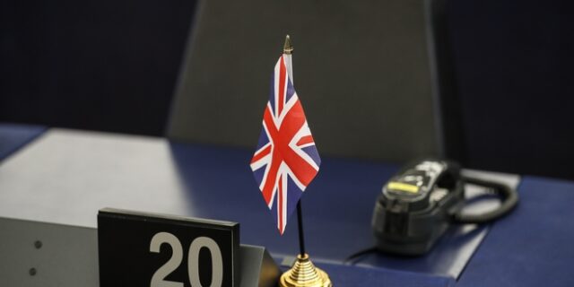 Η Βρετανία θα ‘πληρώνει’ την Ε.Ε. και μετά το Brexit