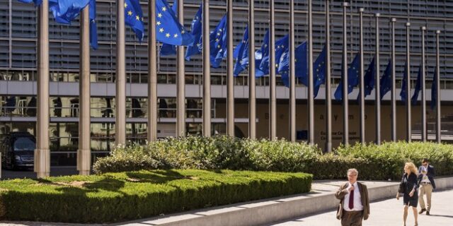Εκτός διαδικασίας ελέγχου υπερβολικού ελλείμματος η Ελλάδα
