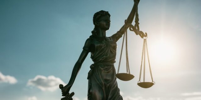 Ν’ αρματώσουμε τη δικαιοσύνη