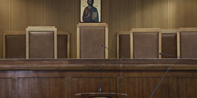 Οι εκπρόσωποι των δικαστών έχουν αλλεργία στους καθρέφτες