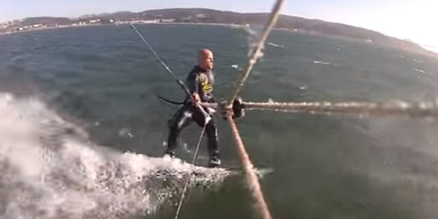 Βίντεο: Όταν kite surfer συγκρούεται με φάλαινα