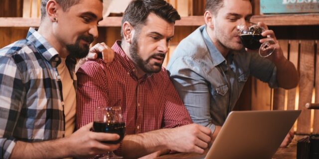 Οι τέσσερις φυλές του Facebook: Είσαι ‘ματάκιας’ ή ‘οικοδόμος’;