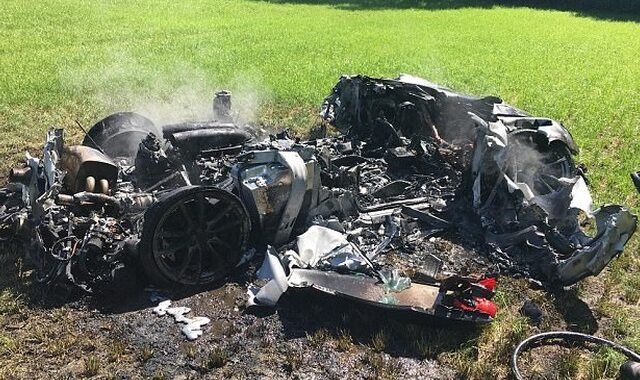 Έκανε σμπαράλια Ferrari 290.000€ που αγόρασε μια ώρα πριν