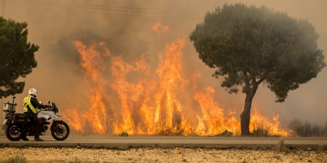 Καταστροφική δασική πυρκαγιά στην Ισπανία: Εκκενώθηκε κάμπινγκ