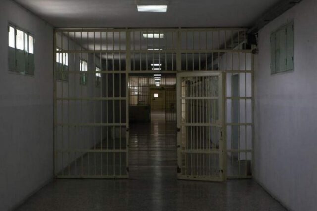 Κρατούμενος μαχαίρωσε τον Αρχιφύλακα των Φυλακών Τρικάλων
