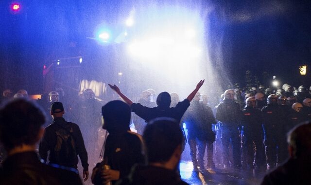 Αμβούργο: 5 συλλήψεις και τραυματισμοί 4 αστυνομικών σε κινητοποιήσεις για την G20