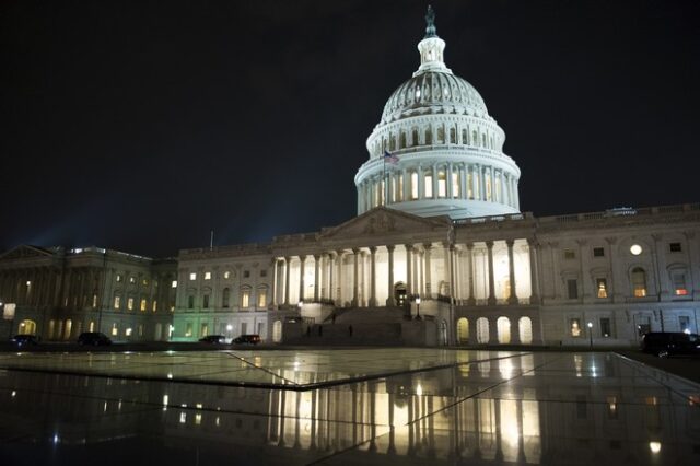 Η διοίκηση Τραμπ υλοποιεί το Obamacare