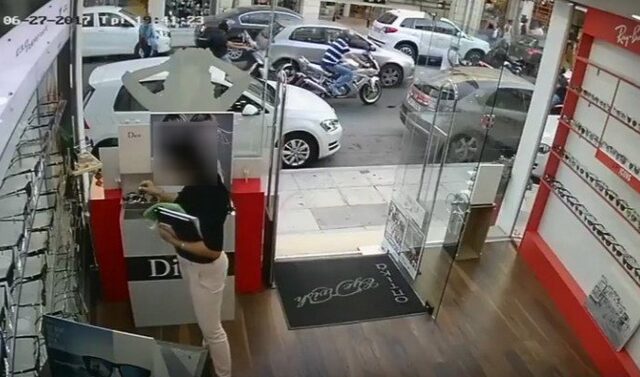 Βίντεο: Νεαρή κλέβει με ‘μαεστρία’ γυαλιά από μαγαζί οπτικών στα Χανιά