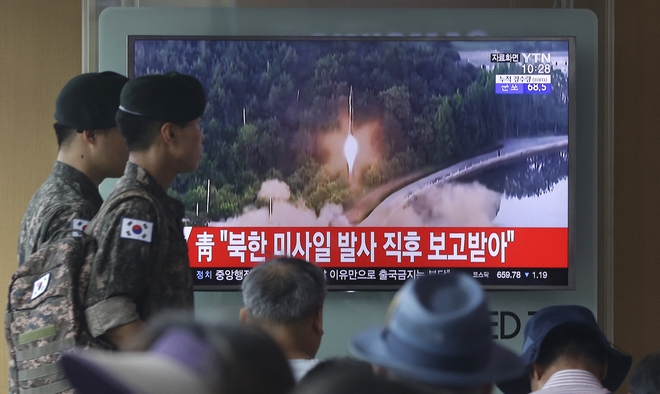 Με στρατιωτική επέμβαση απειλούν οι ΗΠΑ τη Βόρεια Κορέα