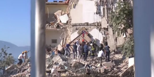 Κατέρρευσε 4ωροφο κτίριο κοντά στη Νάπολη