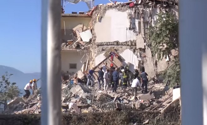 Κατέρρευσε 4ωροφο κτίριο κοντά στη Νάπολη