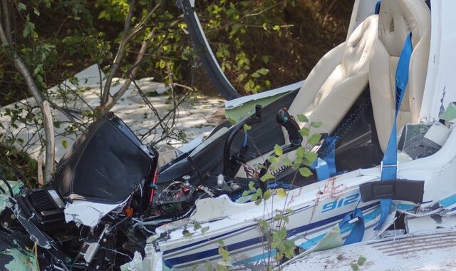 Πτώση αεροσκάφους στη Λάρισα: Σοκαριστικές εικόνες από τον τόπο του δυστυχήματος