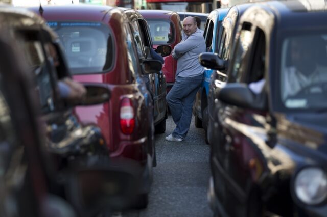 Το Λονδίνο απαγορεύει πωλήσεις αυτοκινήτων βενζίνης και ντίζελ από το 2040