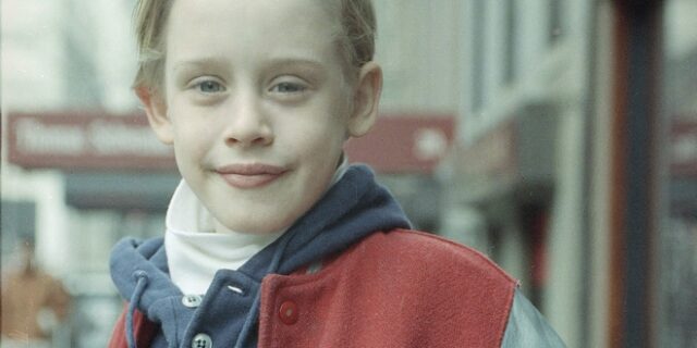 Ο ‘Μόνος στο Σπίτι’ Macaulay Culkin θυμίζει πάλι τον ‘παιδικό’ καλό του εαυτό