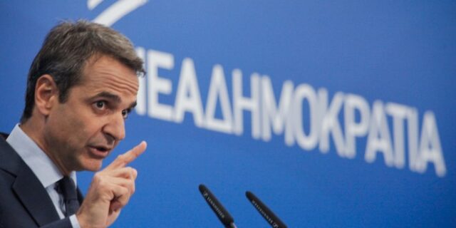 Ευχαριστίες στους πυροσβέστες, προτάσεις για την αντιμετώπιση πυρκαγιών και καρφιά σε Τσίπρα από Μητσοτάκη