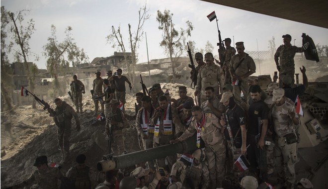 Απελευθερώθηκε η Μοσούλη. Κυματίζει στην παλιά πόλη η σημαία του Ιράκ