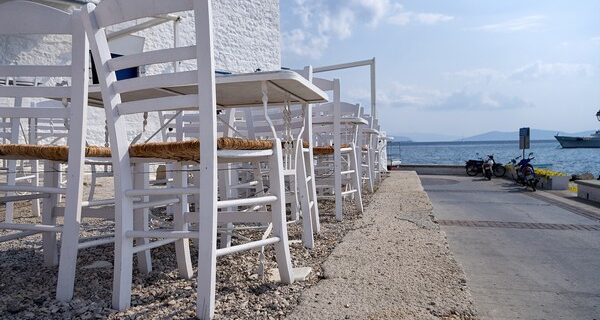 Βροχή τα λουκέτα για μη έκδοση αποδείξεων