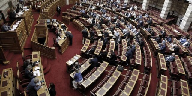 Κόντρα για τα εξοπλιστικά στη Βουλή