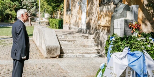 Στεφάνι στην προτομή του Σπύρου Μουστακλή κατέθεσε ο Πρ. Παυλόπουλος