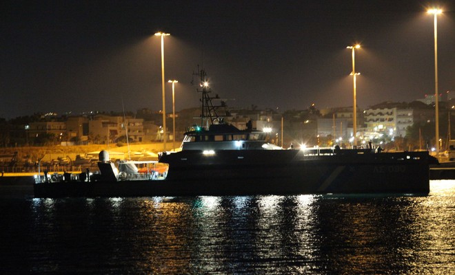 Σύγκρουση δύο επιβατηγών πλοίων στο λιμάνι της Αίγινας