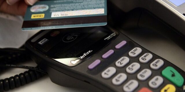 POS υποχρεωτικά για 400.000 επιχειρήσεις