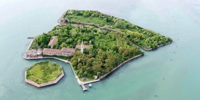 Μηχανή του Χρόνου: Το νησί ‘φάντασμα’ όπου έχασαν τη ζωή τους 100.000 άνθρωποι