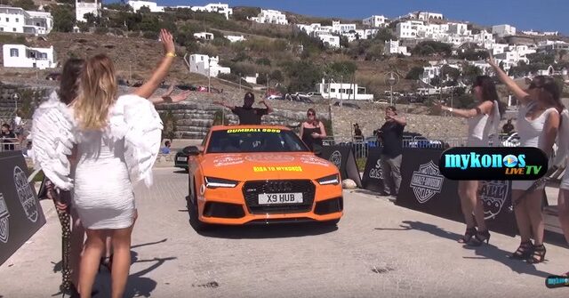 Ράλι πλουσίων στη Μύκονο με Ferrari, Maserati και supercars