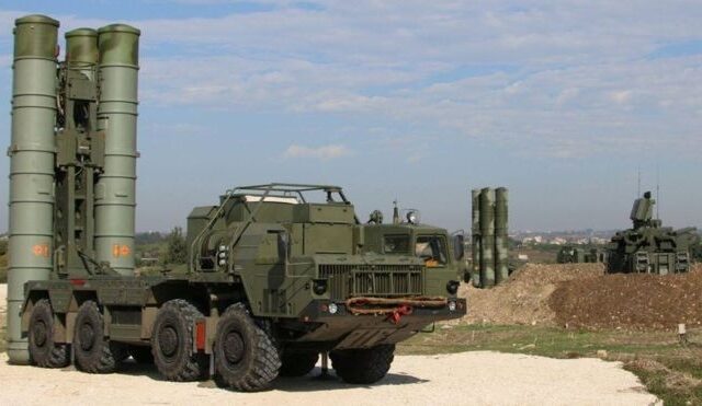 Η Τουρκία αγοράζει από τη Ρωσία S-400