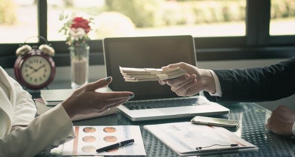 Απίστευτο: Πήραν διπλό μισθό αλλά πρέπει να τον επιστρέψουν