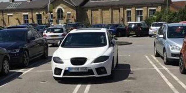 Έπιασε τέσσερις θέσεις πάρκινγκ και έδωσε την πιο γελοία δικαιολογία