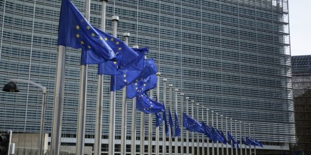 ‘Μνημονιακά’ μέτρα για τις συντάξεις στην Ευρώπη συζητεί η Κομισιόν