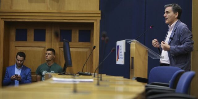 Der Standard: Σημαντικός σταθμός η έξοδος στις χρηματαγορές
