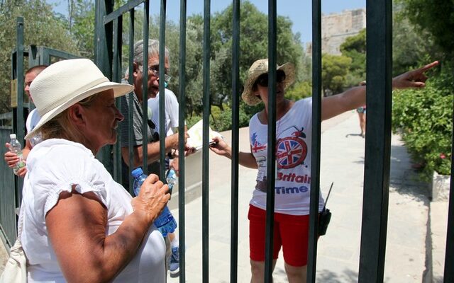Ανοίγει η Σχολή Ξεναγών της Αθήνας μετά από 7 χρόνια