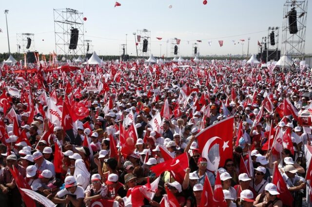 Τουρκικές εκλογές: Εθνικιστές εναντίον εθνικιστών και στη μέση οι Κούρδοι