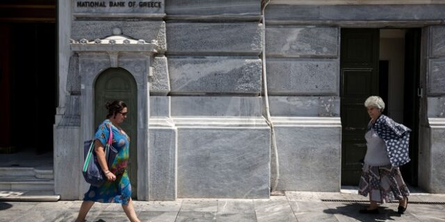 ‘Παιδιά ενός κατώτερου Θεού’ όσοι πληρώνουν τις δόσεις τους;
