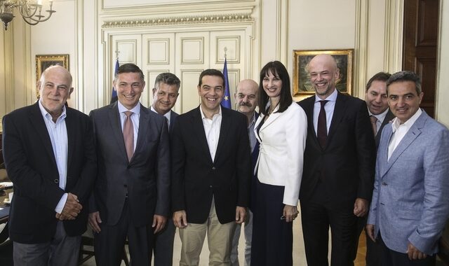 Τσίπρας στη συνάντηση με ΣΕΤΕ: ‘Να σπάσουμε το φράγμα των 30 εκατ. επισκεπτών’