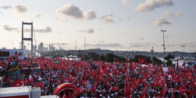 Τουρκία: Χιλιάδες στους δρόμους για τα θύματα του αποτυχημένου πραξικοπήματος